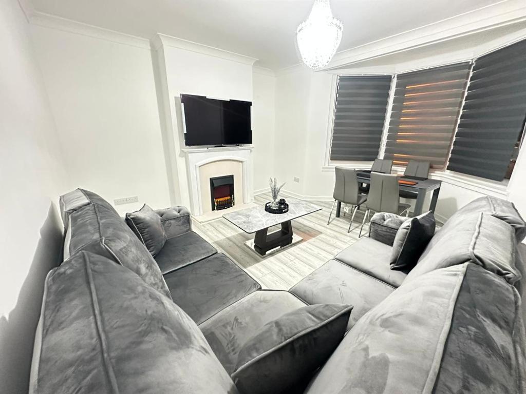 Newly Renovated Lux 2 Bed Apartment Glasgow Exterior foto